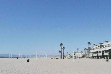 Next To The Hermosa Pier Location Apartment *