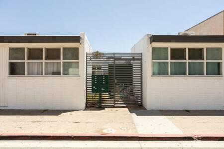 Next To The Hermosa Pier Location * Hermosa Beach